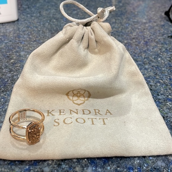 ⭐️Kendra Scott Ribg⭐️ - Picture 6 of 6
